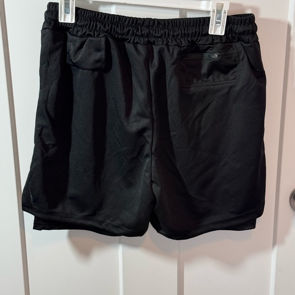 Men’s Large Spider Black Print 2 and 1 Drawstring Waist Sporty Shorts. NWT - Picture 3 of 7